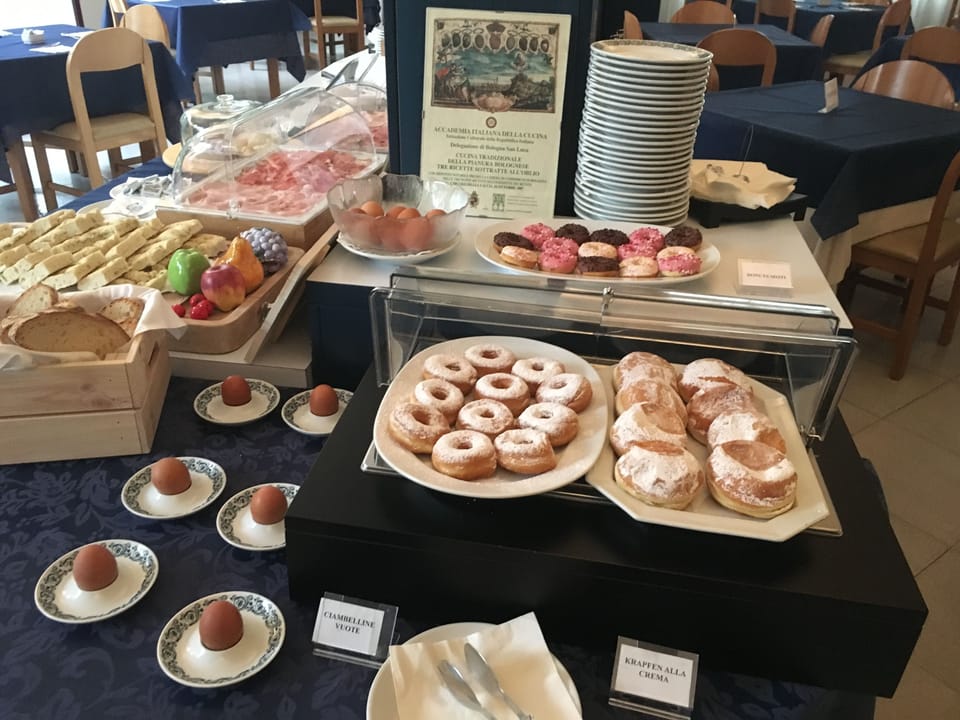 Free daily buffet breakfast