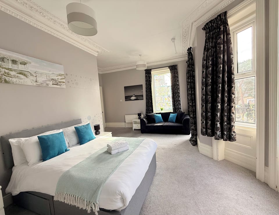 Deluxe Double Room | Soundproofing, iron/ironing board (on request), WiFi (free), bed sheets