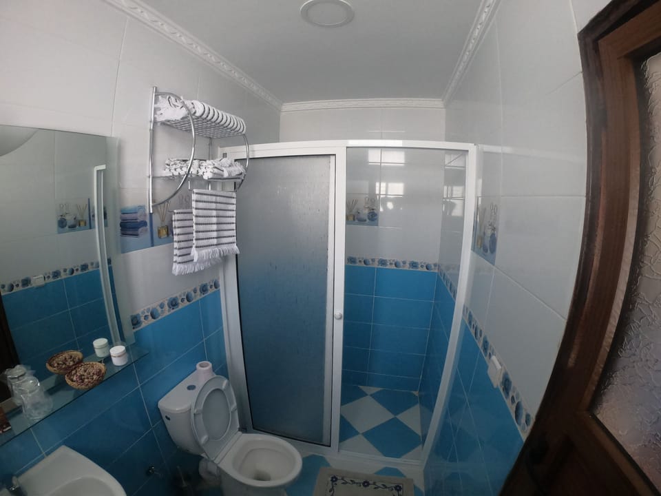 Classic Twin Room, Multiple Beds, Garden View (Chaouen) | Bathroom | Shower, rainfall showerhead, free toiletries, bidet
