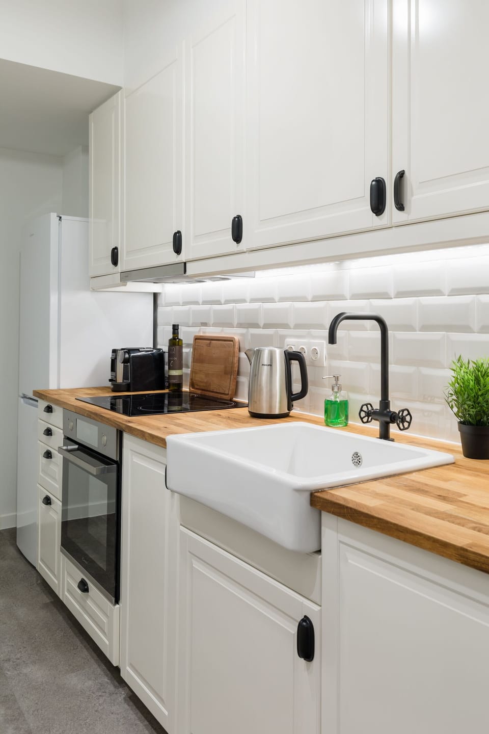 Apartment, 1 Bedroom | Private kitchen | Full-size fridge, oven, stovetop, espresso maker