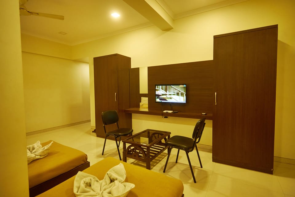 Deluxe Family Non A/C Room | 1 bedroom, desk, rollaway beds, free WiFi