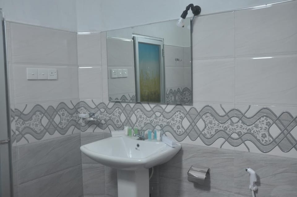 Shower, free toiletries, bathrobes, bidet