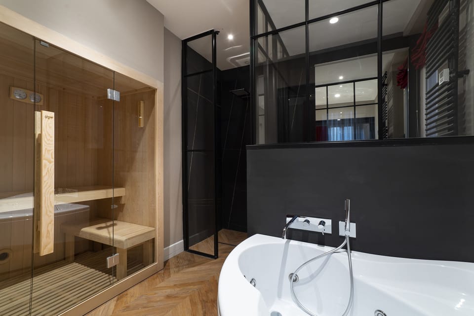 Suite Luxury Sauna Jacuzzi | Jetted tub
