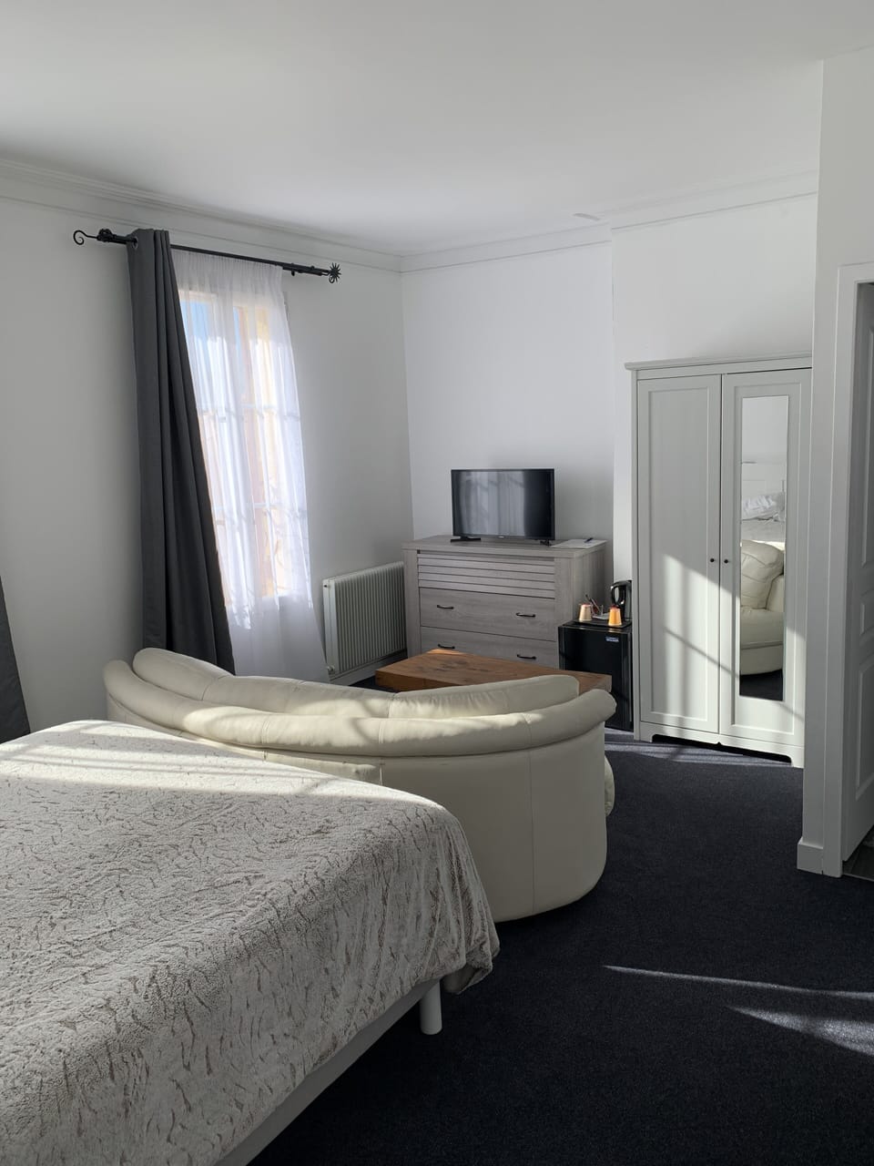 Double Room, 1 Double Bed, Pool View | Blackout drapes, iron/ironing board, free WiFi, bed sheets