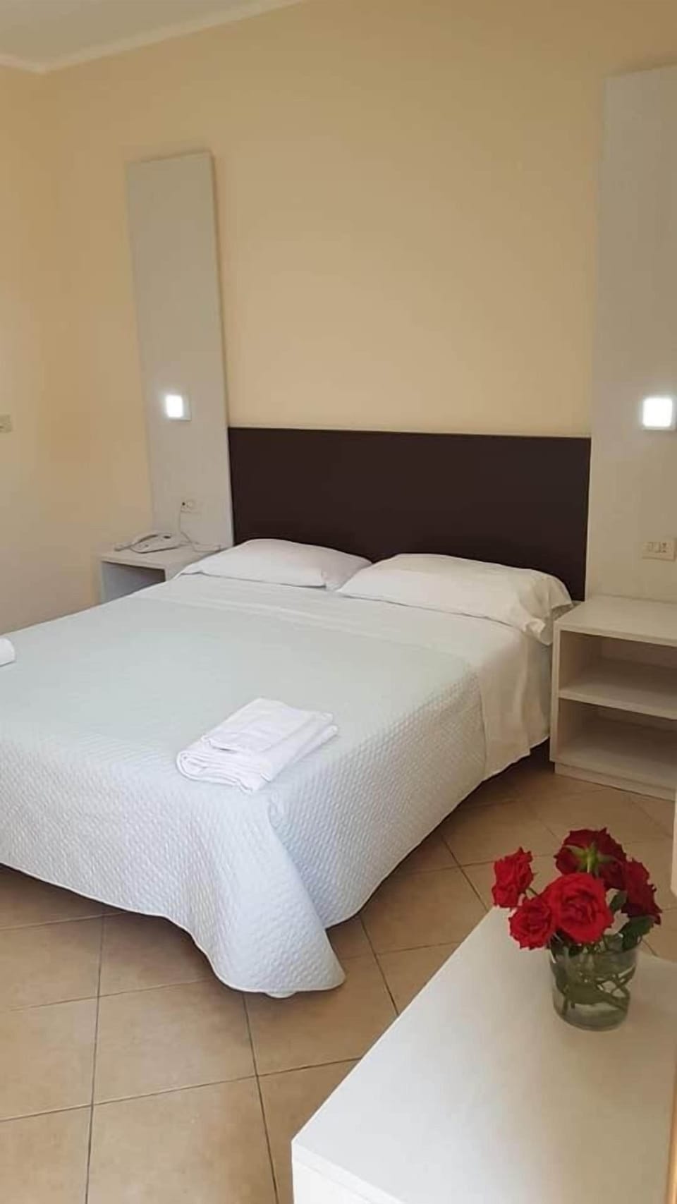 Standard Room, Courtyard Area | Minibar, in-room safe, individually decorated, desk