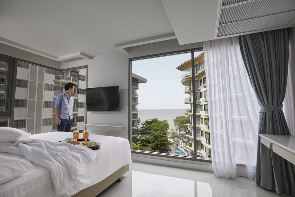 Room, 2 Bedrooms (Residence) | Minibar, in-room safe, blackout drapes, free WiFi