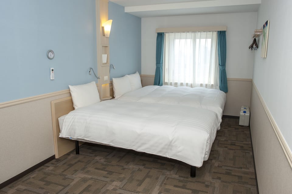 Family Twin Room, Non Smoking | Desk, free WiFi