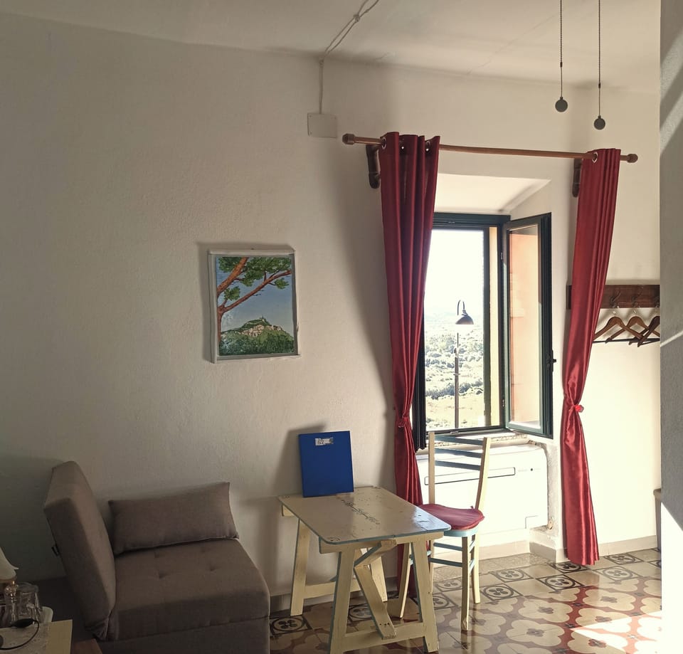 Traditional Double or Twin Room | Individually decorated, individually furnished, desk, free WiFi