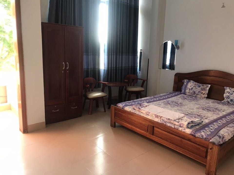 Double Room Single Use | Desk, WiFi (free), bed sheets