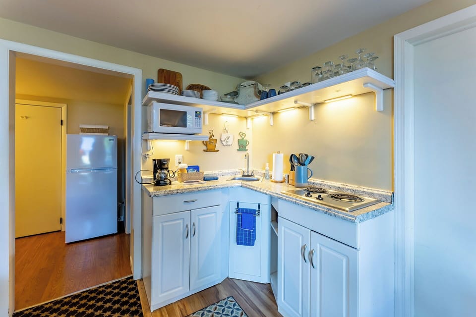 Cabin, 2 Bedrooms, Kitchen (Cabin F) | In-room dining