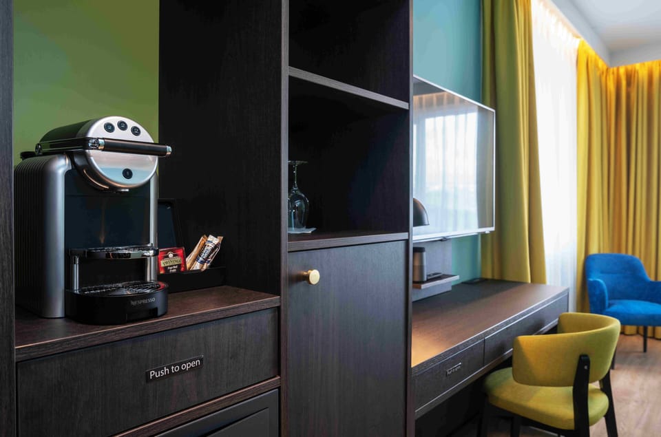 Minibar, in-room safe, desk, laptop workspace