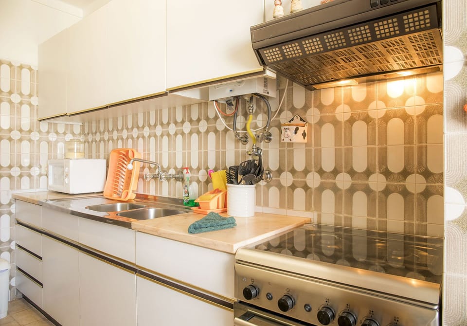 Apartment, 2 Bedrooms | Private kitchen | Fridge, microwave, oven, stovetop