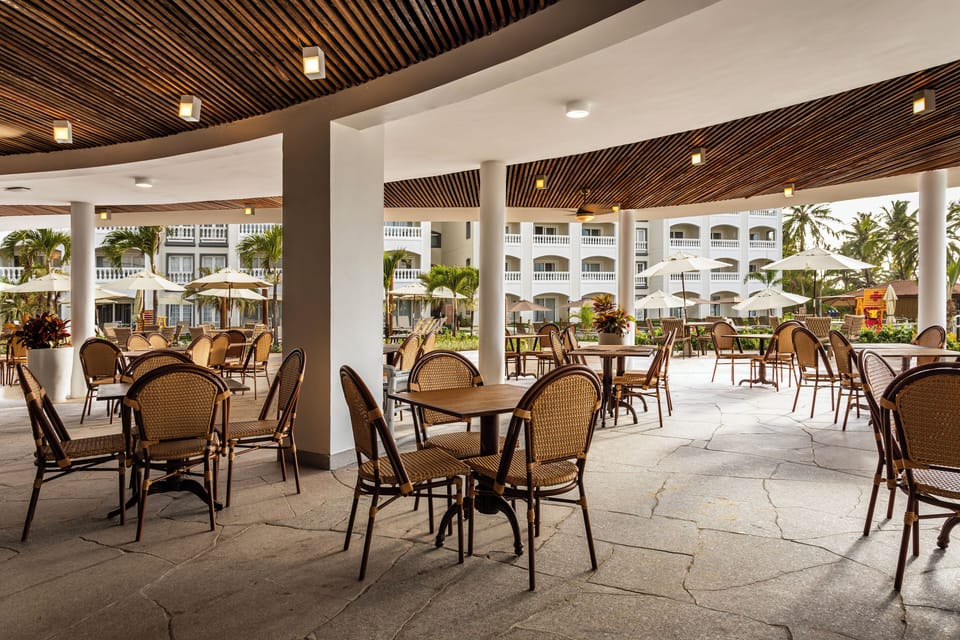 Poolside bar