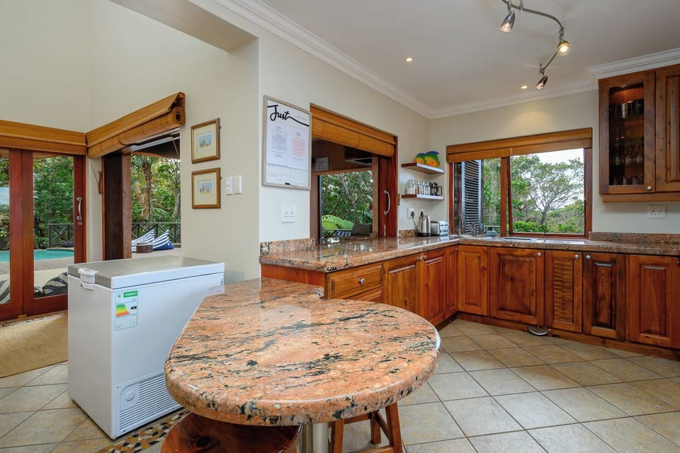 Luxury Villa, 5 Bedrooms | Private kitchen | Full-size fridge, microwave, oven, stovetop