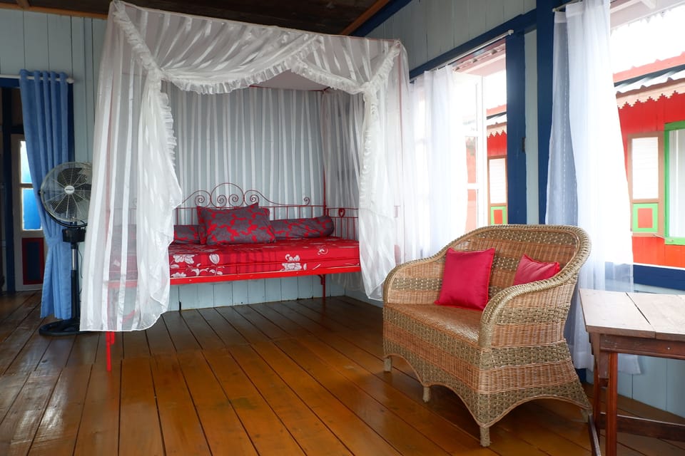 Deluxe Double Room | Desk, bed sheets