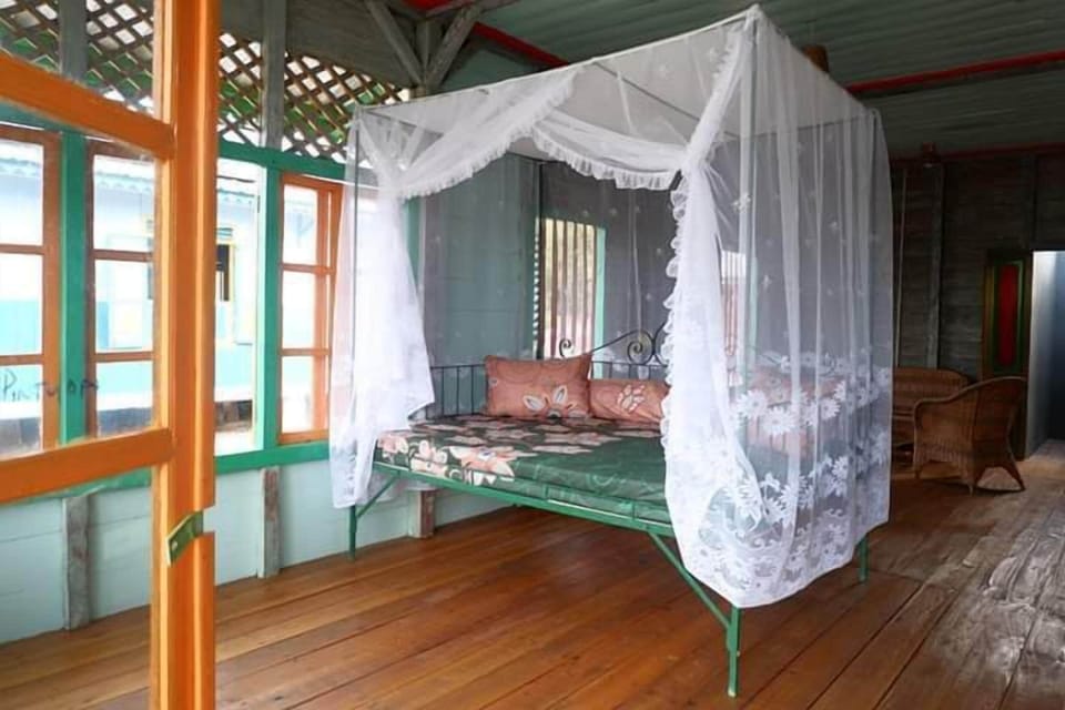 Deluxe Double Room | Living area