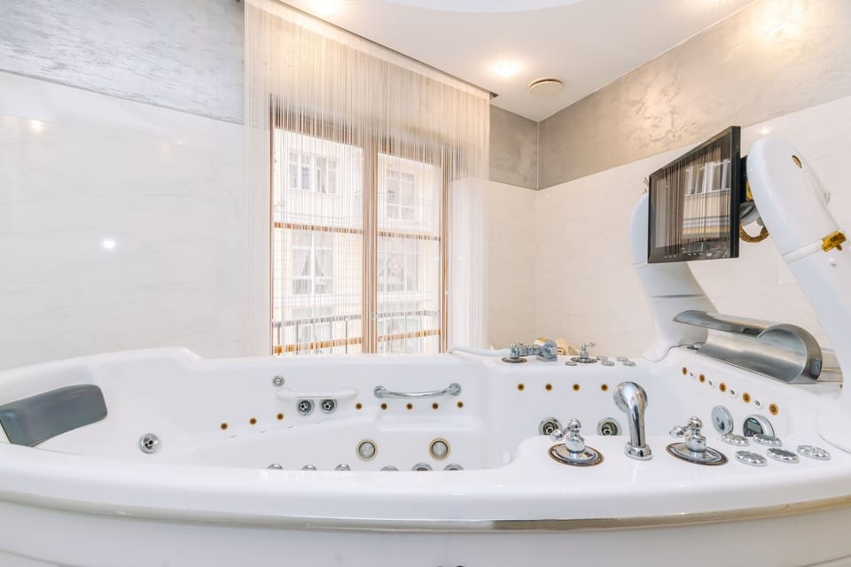Turkish bath, body treatments, hydrotherapy, body wraps, body scrubs