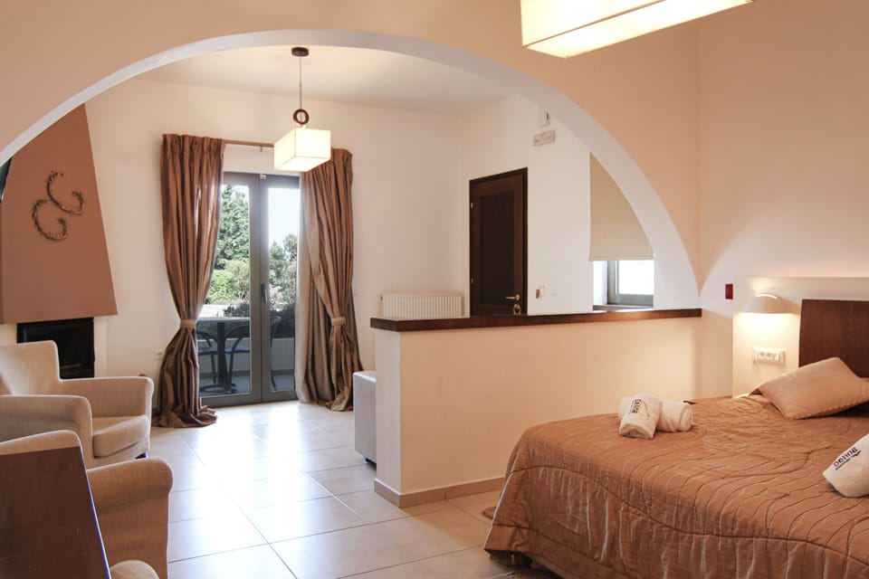 Executive Suite, Mountain View | Down comforters, minibar, in-room safe, individually decorated