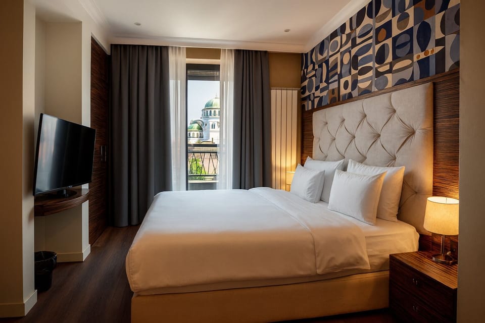 Executive Suite, 1 King Bed | Hypo-allergenic bedding, minibar, in-room safe, individually decorated