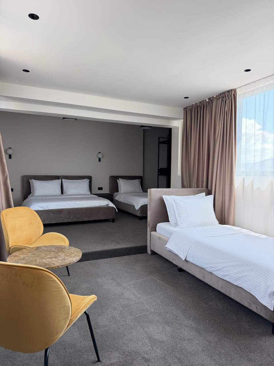 Family Room | Minibar, in-room safe, desk, blackout drapes