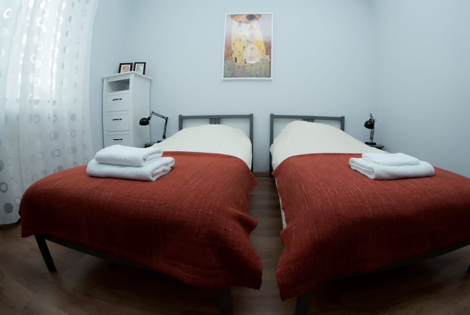 Modern Apartment | Iron/ironing board, WiFi (free), bed sheets