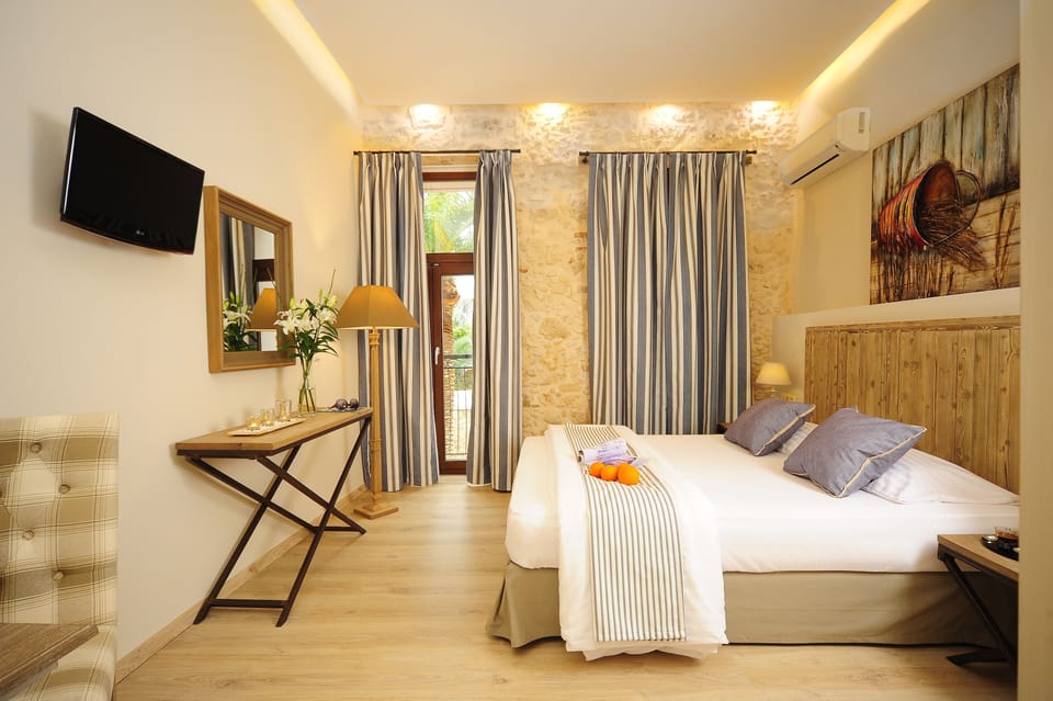 Premium bedding, down comforters, pillowtop beds, in-room safe