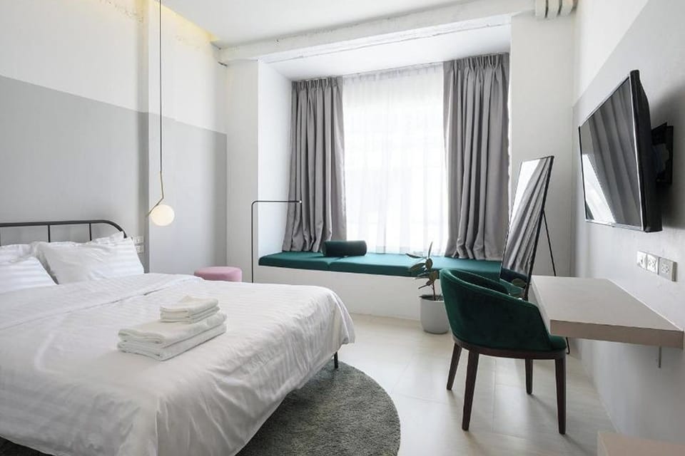 Cozy Queen Room | Soundproofing, iron/ironing board, free WiFi, bed sheets