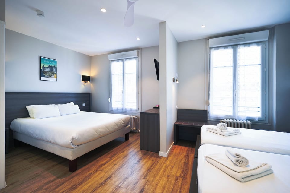 Quadruple Room | In-room safe, desk, soundproofing, free WiFi