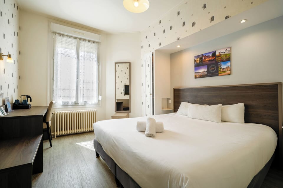 Superior Double Room | In-room safe, desk, soundproofing, free WiFi