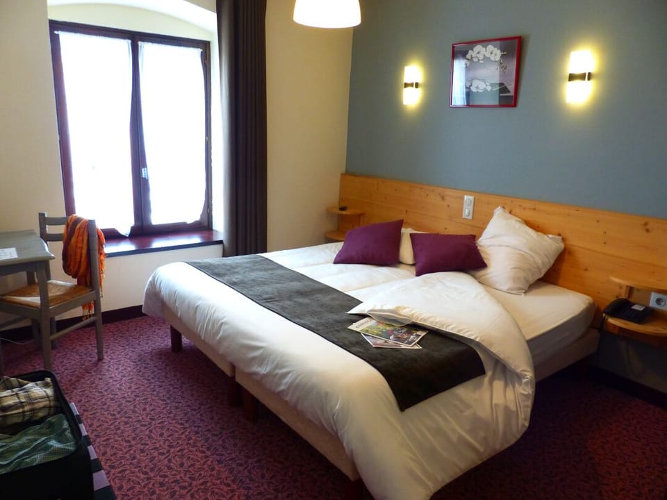 Double Room | Premium bedding, memory foam beds, desk, free WiFi