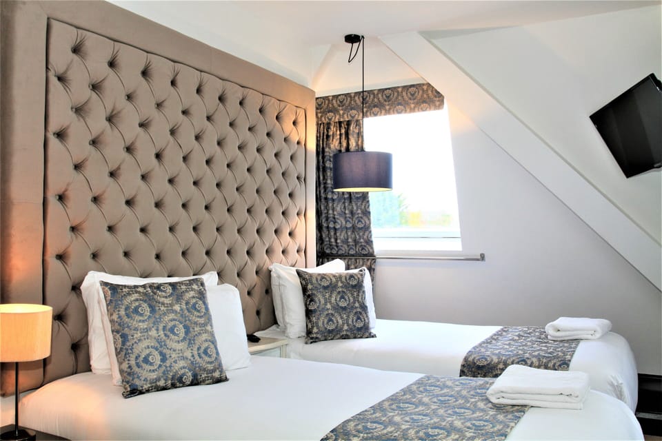 Classic Twin Room | Iron/ironing board, free WiFi, bed sheets