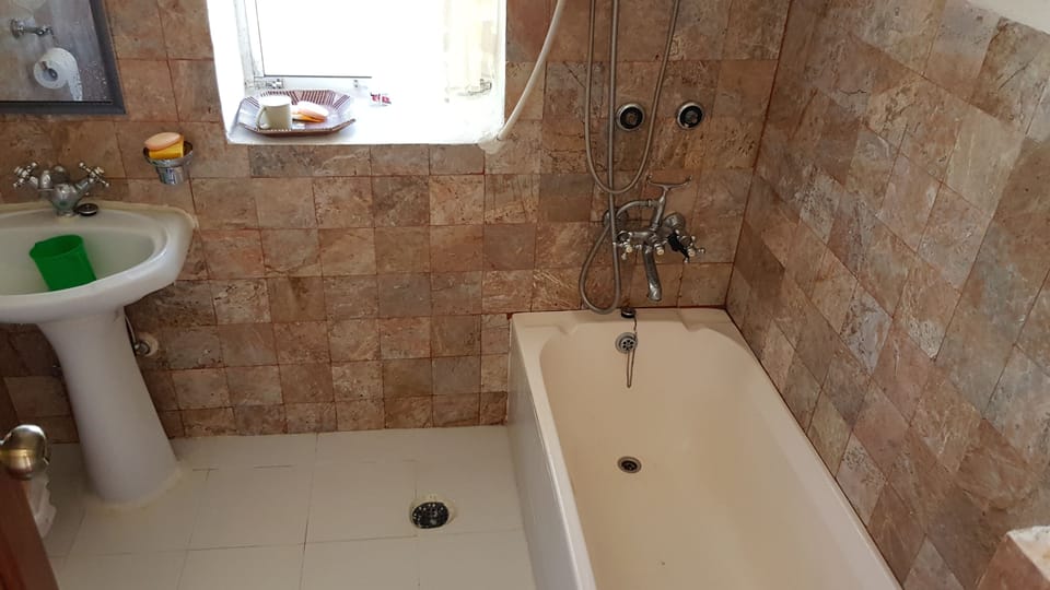 Slippers, bidet, towels