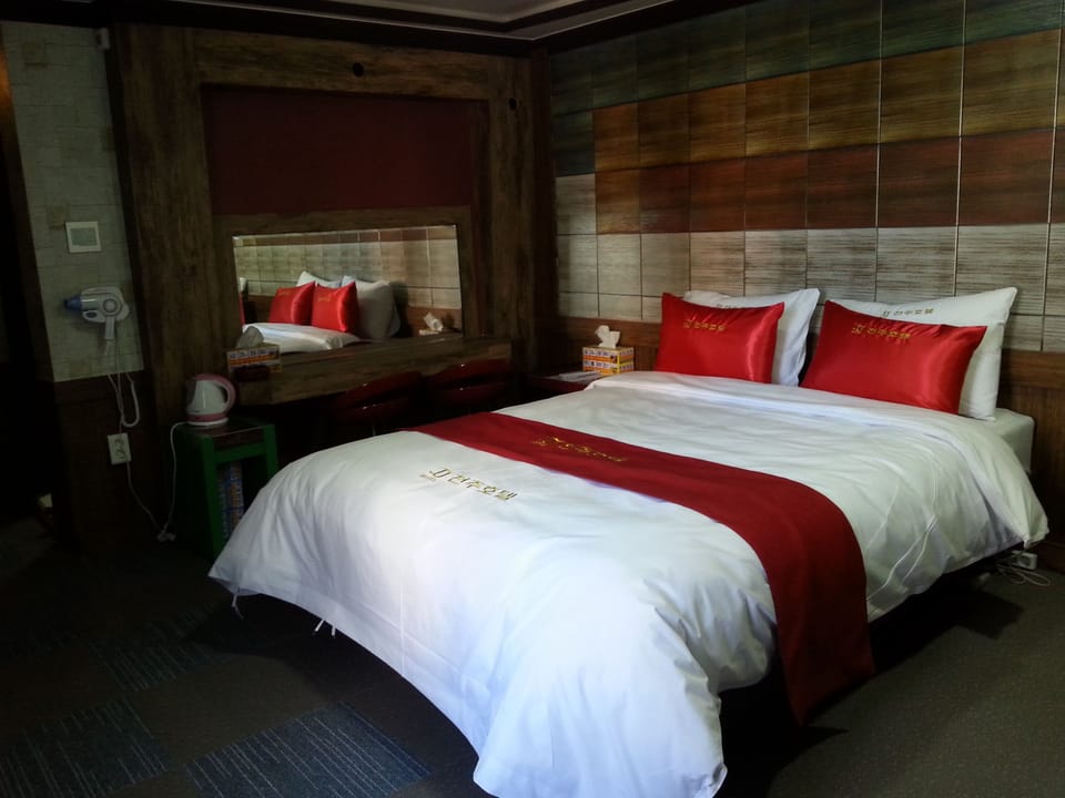 Standard Double Room | Desk, soundproofing, free WiFi