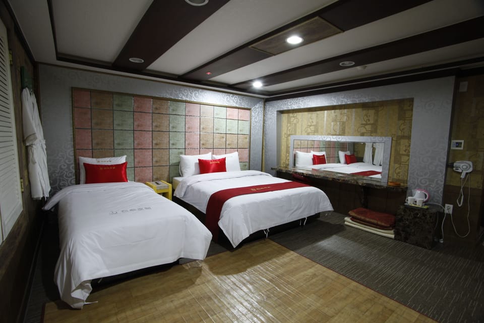 Suite | Desk, soundproofing, free WiFi