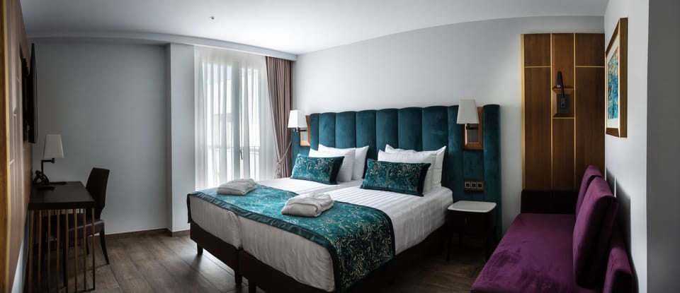 Standard Double Room | Minibar, in-room safe, desk, soundproofing