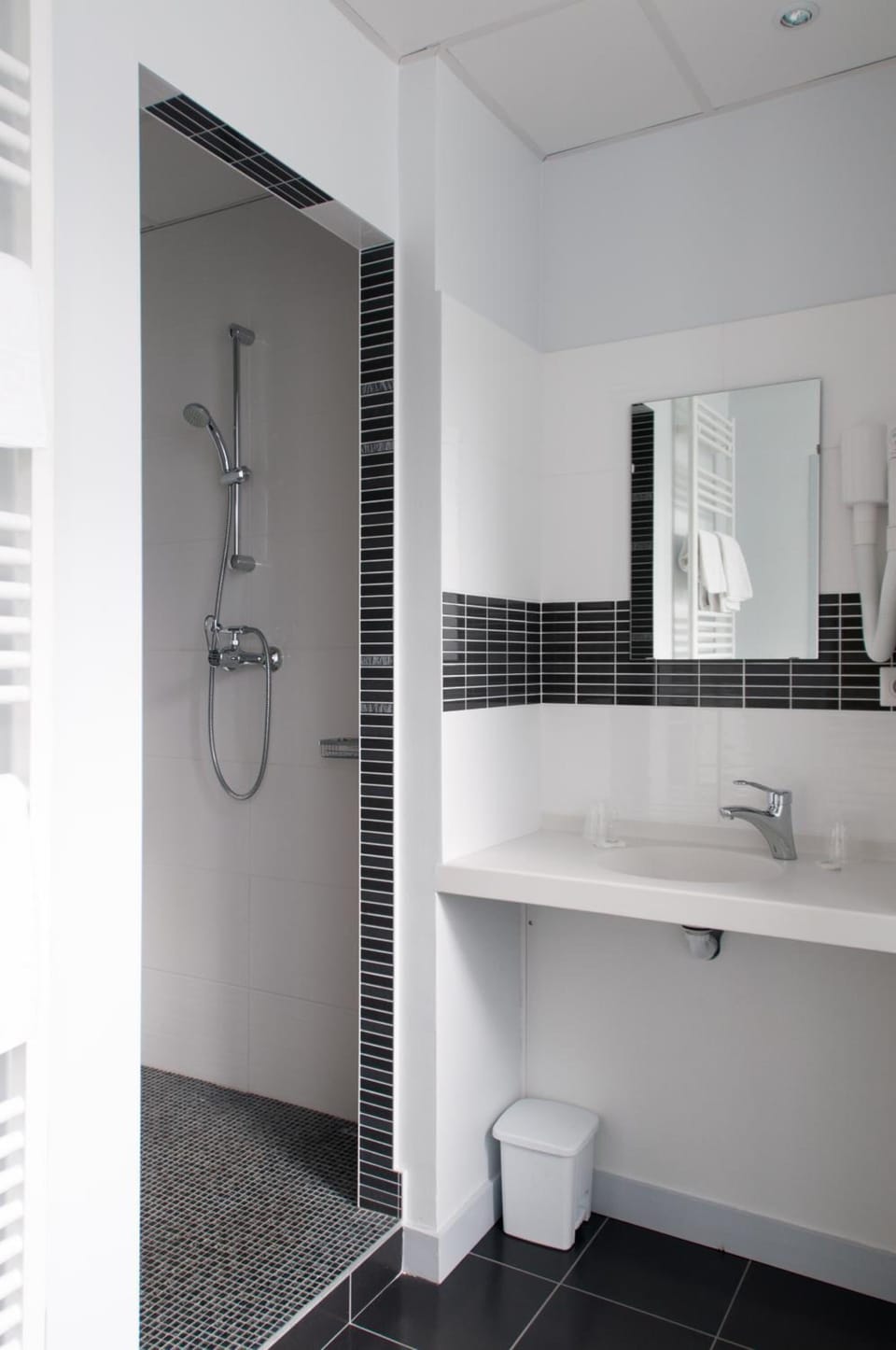 Shower, towels