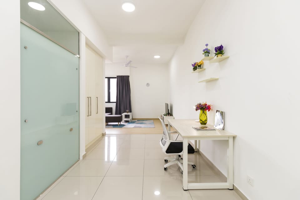 Classic Apartment, 1 Queen Bed, Non Smoking, City View | Living area | 40-inch Smart TV with cable channels, TV