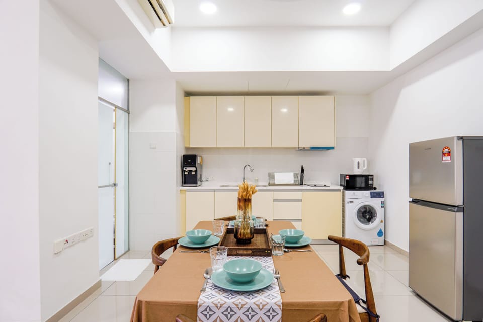 Comfort Studio Suite, 1 Bedroom, Non Smoking, City View | Private kitchen | Full-size fridge, microwave, stovetop, rice cooker