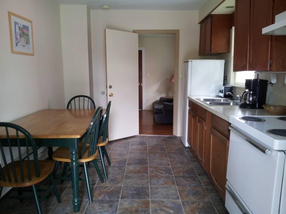 Classic Cottage, 2 Bedrooms | In-room dining