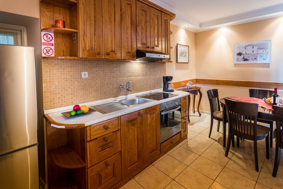 Comfort Villa, Multiple Beds, Non Smoking, Partial Sea View | Private kitchen | Full-size fridge, microwave, oven, stovetop