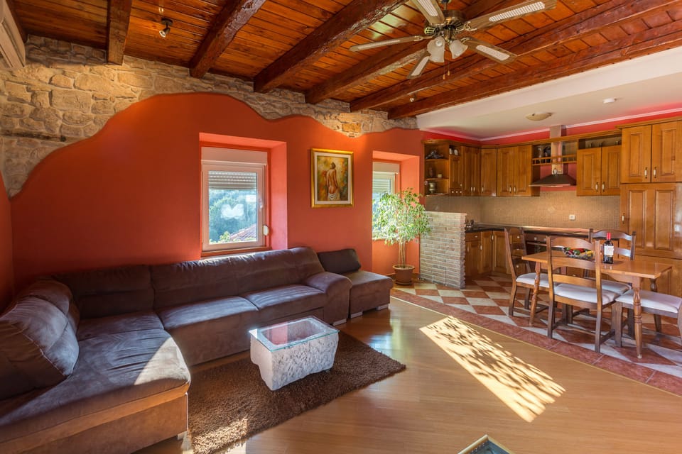 Comfort Villa, Multiple Beds, Non Smoking, Partial Sea View | Living room | Flat-screen TV