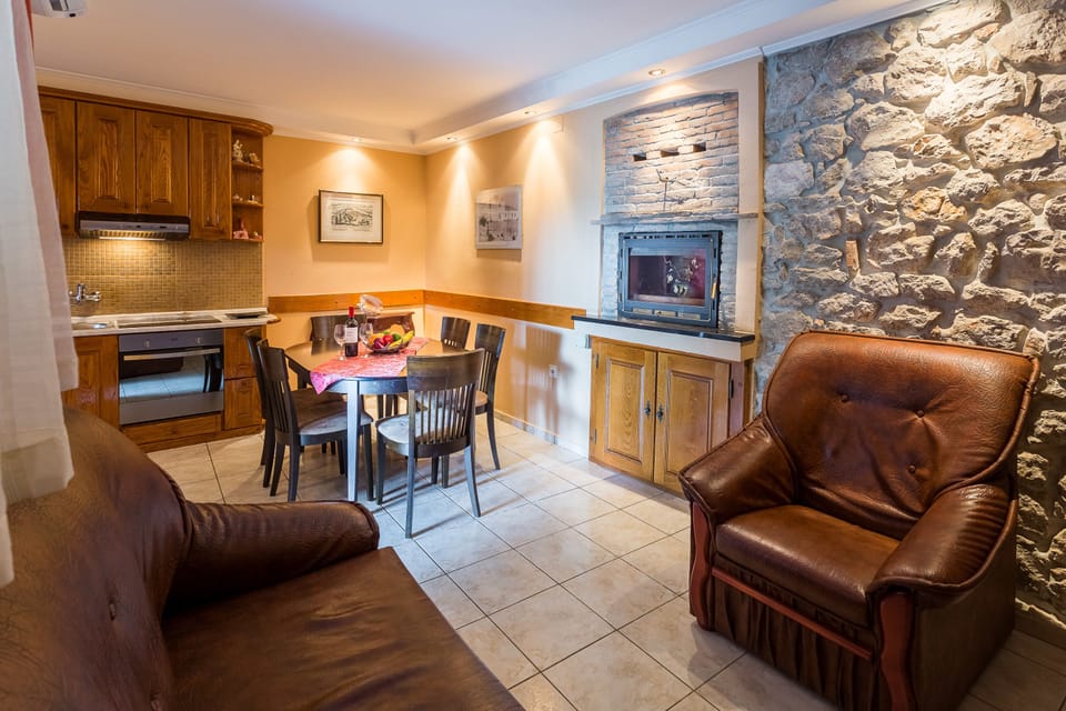 Comfort Villa, Multiple Beds, Non Smoking, Partial Sea View | Living room | Flat-screen TV
