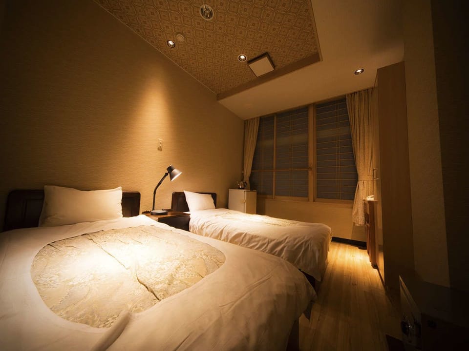 Business Twin Room, Non Smoking | In-room safe