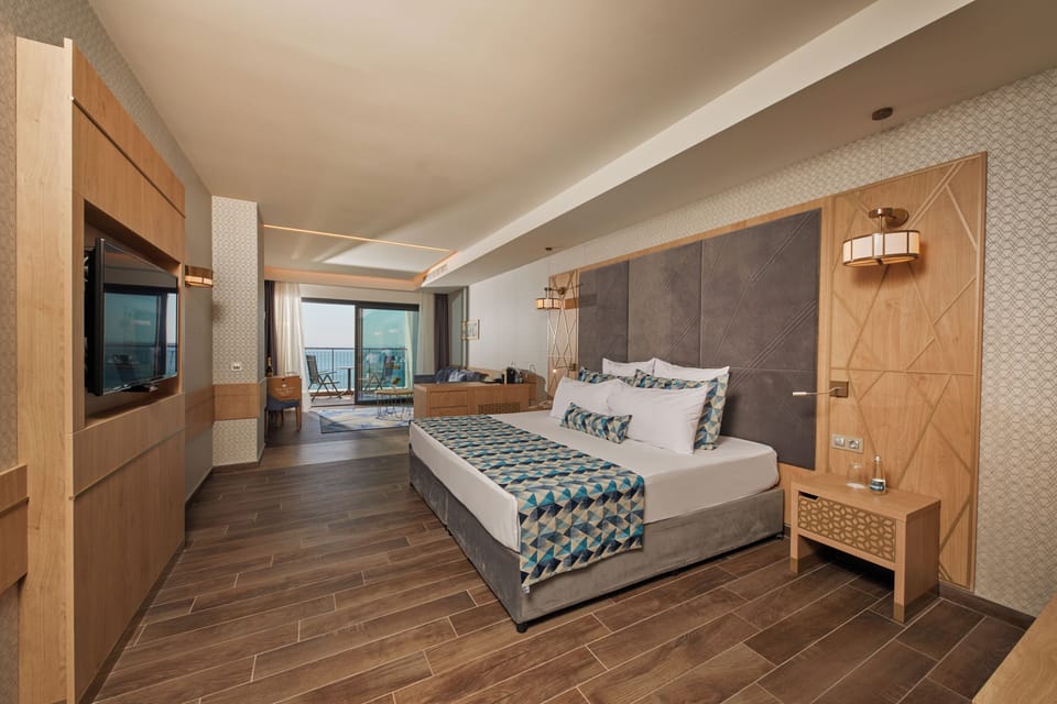 Minibar, in-room safe, soundproofing, iron/ironing board