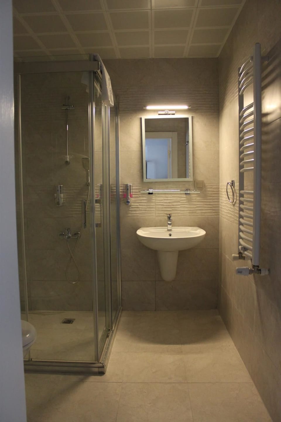 Economy Single Room | Bathroom | Shower, hair dryer, slippers, towels