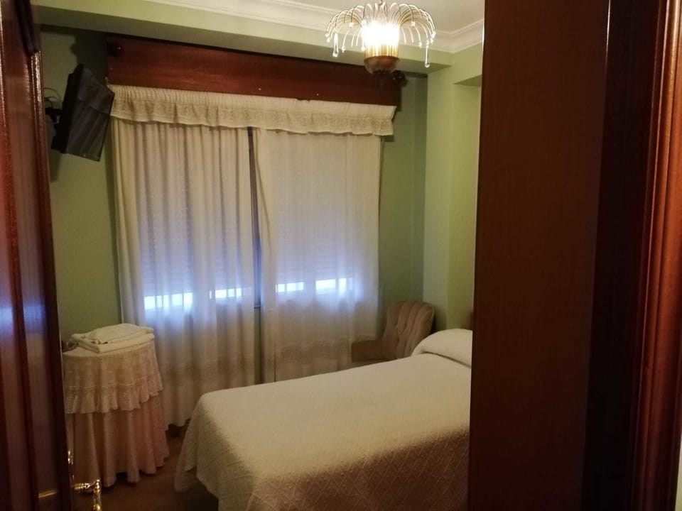 Economy Single Room, Shared Bathroom | Desk, WiFi (free), bed sheets