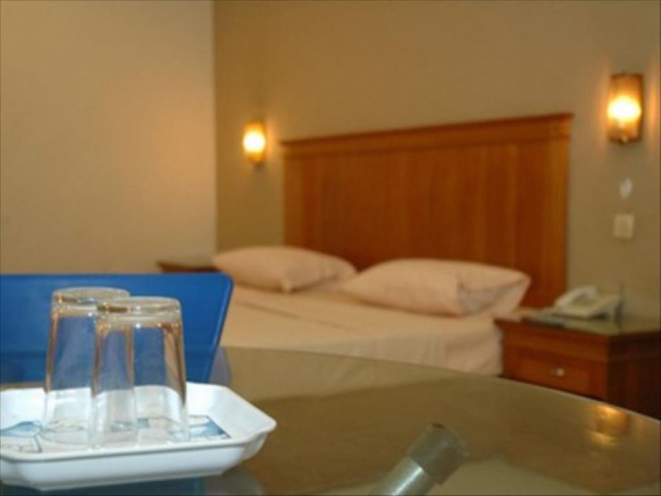Suite | Desk, bed sheets