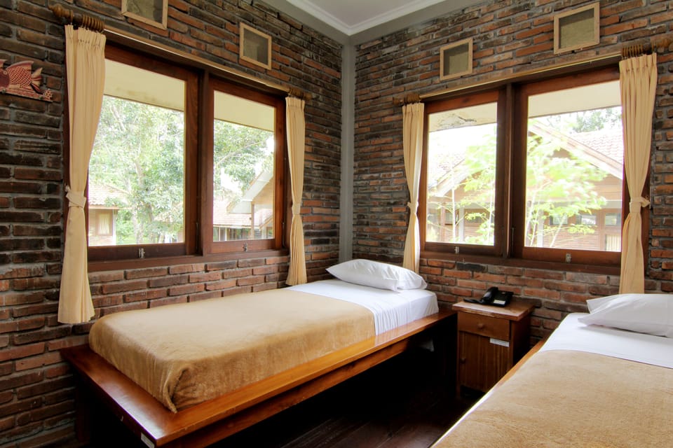 House, 5 Bedrooms | Desk, free WiFi, bed sheets