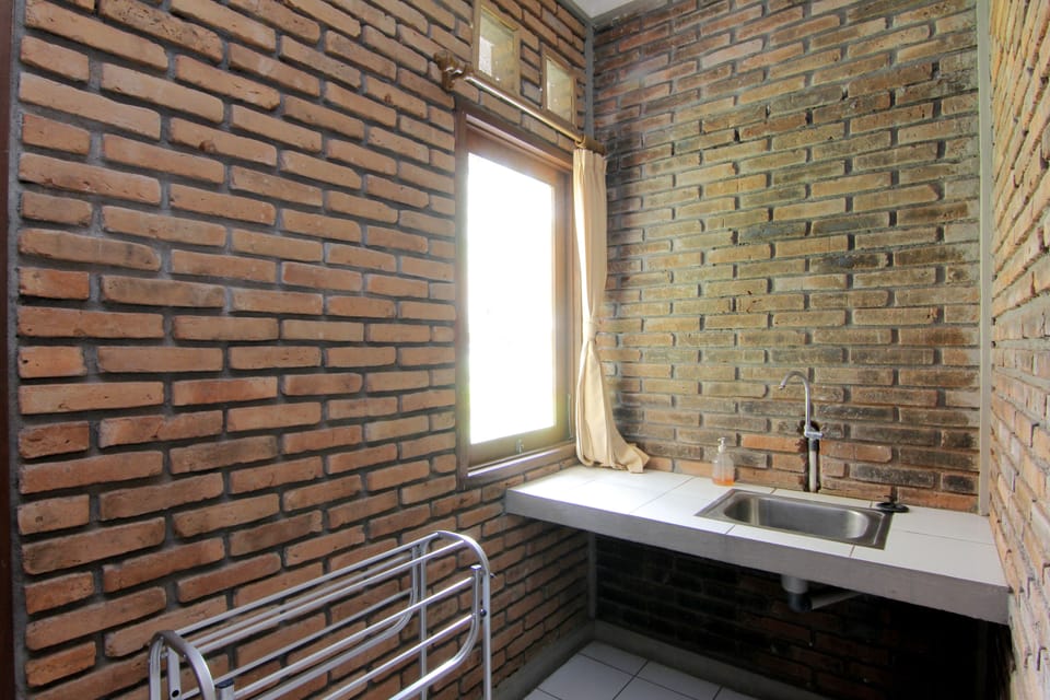 House, 5 Bedrooms | Desk, free WiFi, bed sheets