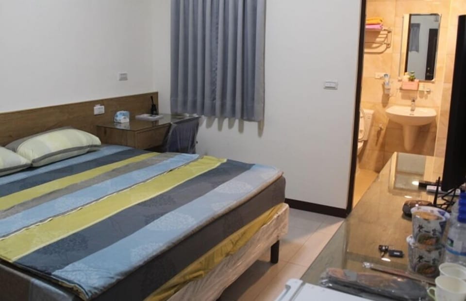 Comfort Double Room, 1 Queen Bed | Individually decorated, desk, blackout drapes, free WiFi